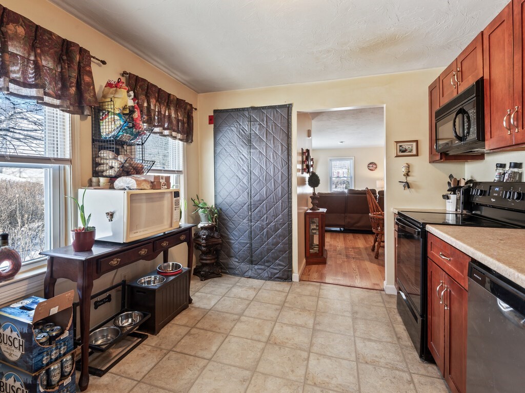 242 Pleasant Street Property Photo 28