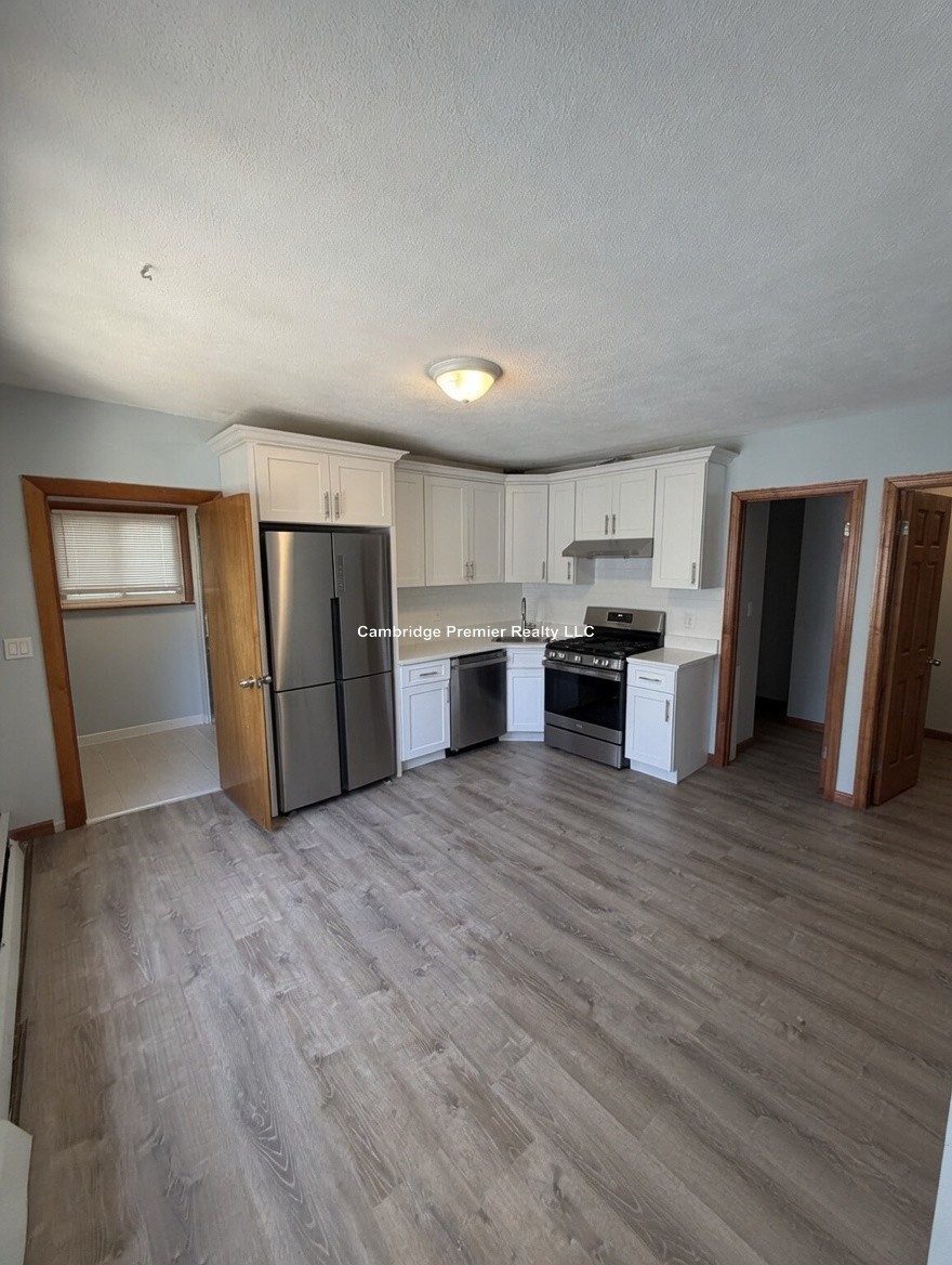 89 Webster Ave # 3 Property Photo 1
