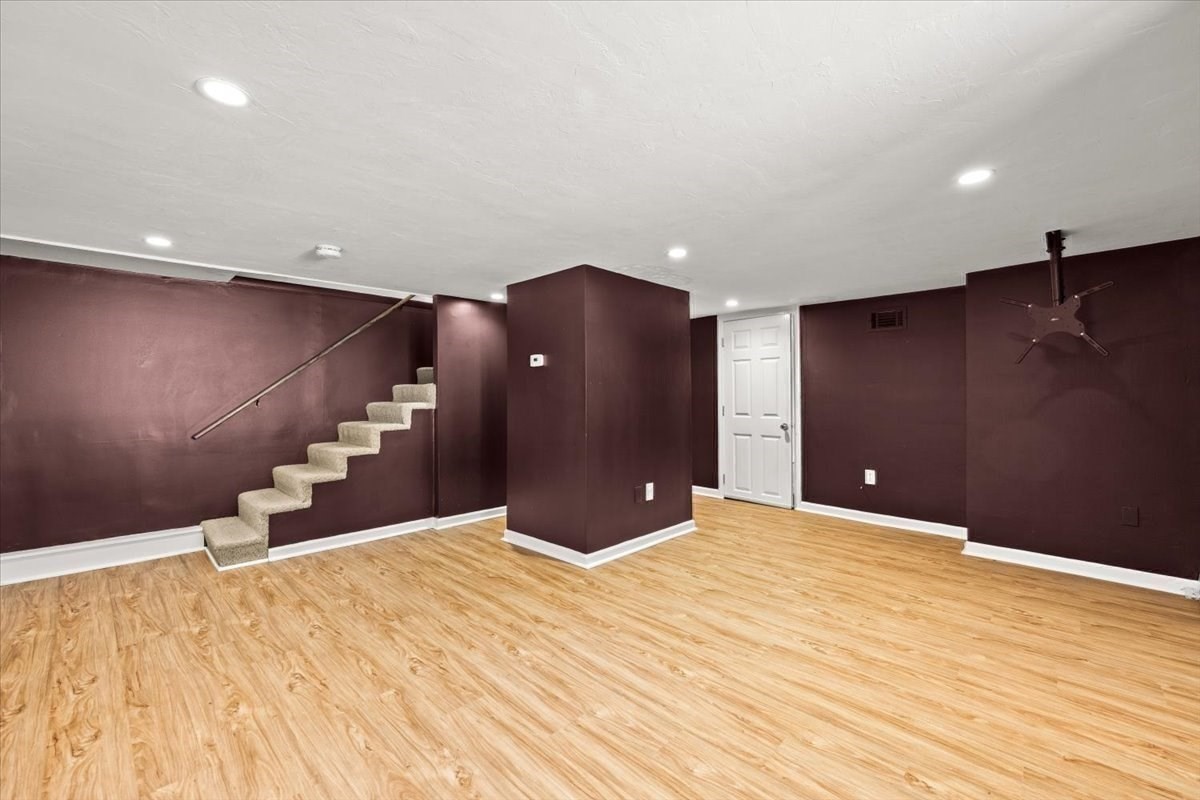69 Front St Property Photo 16