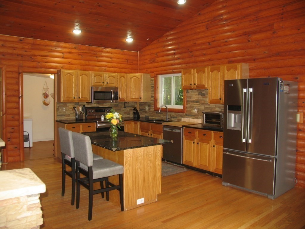 85 Thayer Property Photo 10