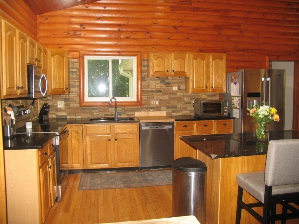 85 Thayer Property Photo 12