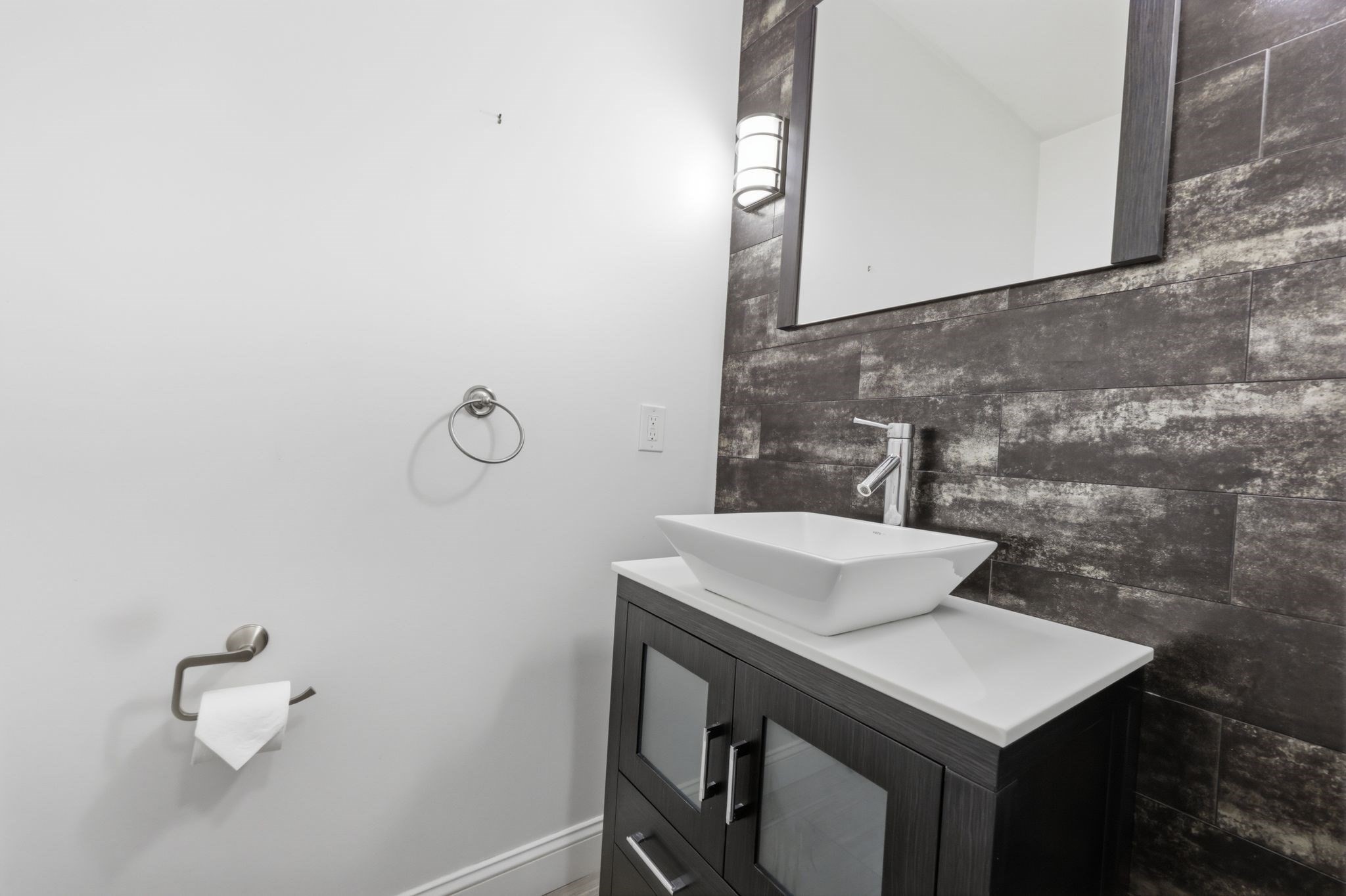 270 Barton Ave Property Photo 16