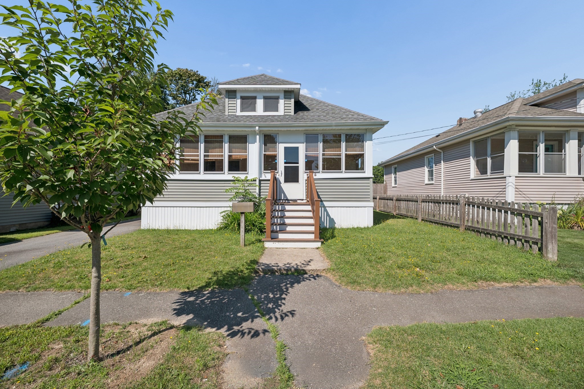 256 Green St Property Photo 2
