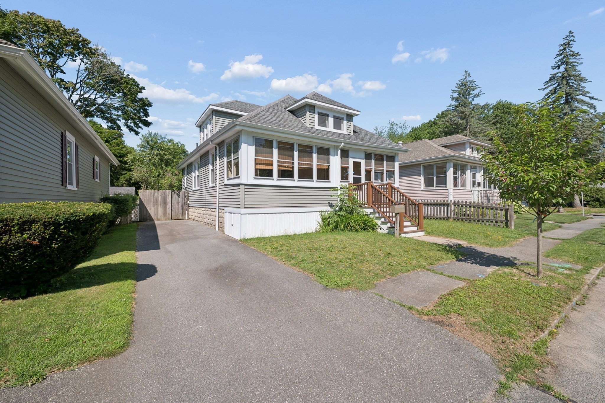 256 Green St Property Photo 3