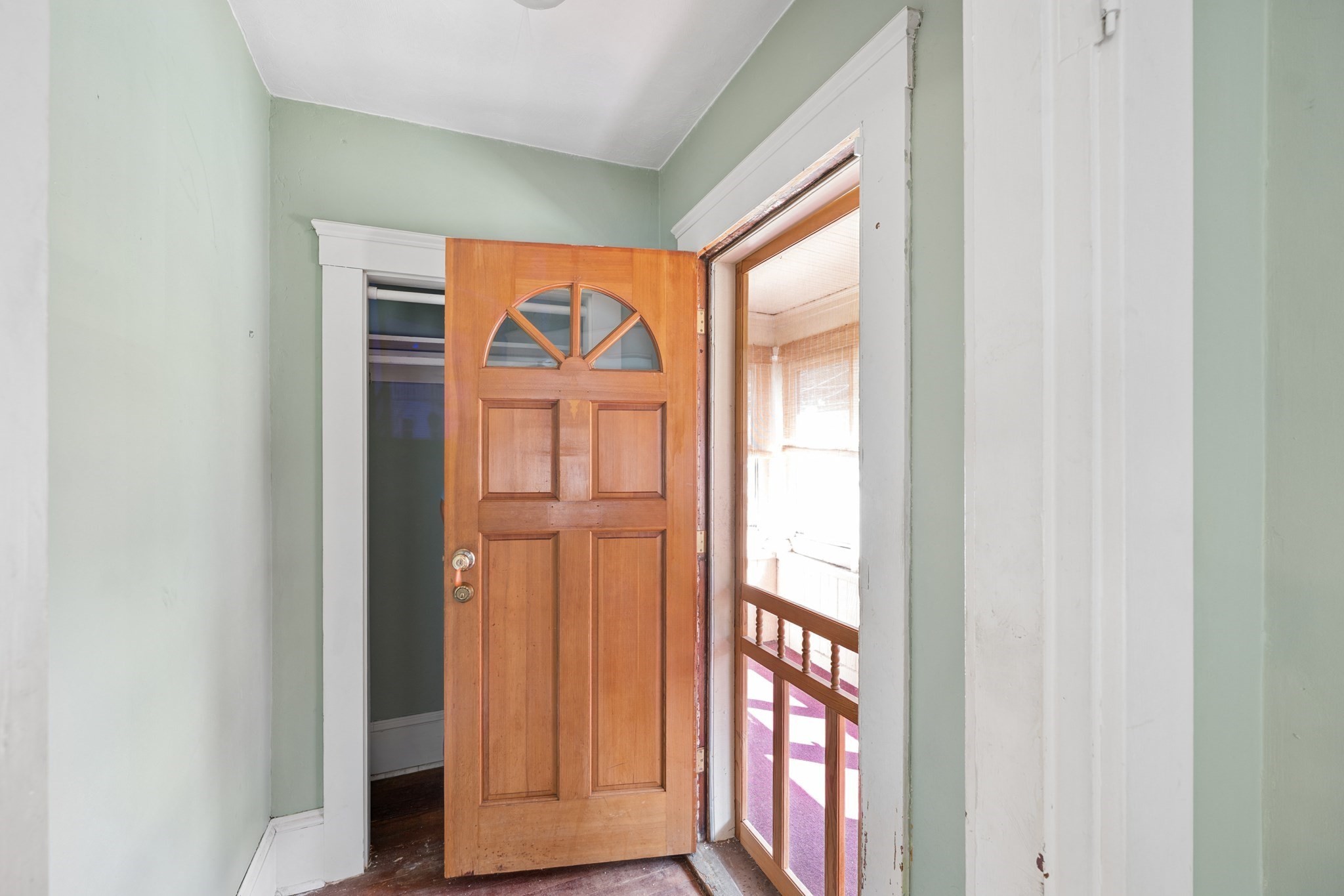 256 Green St Property Photo 4