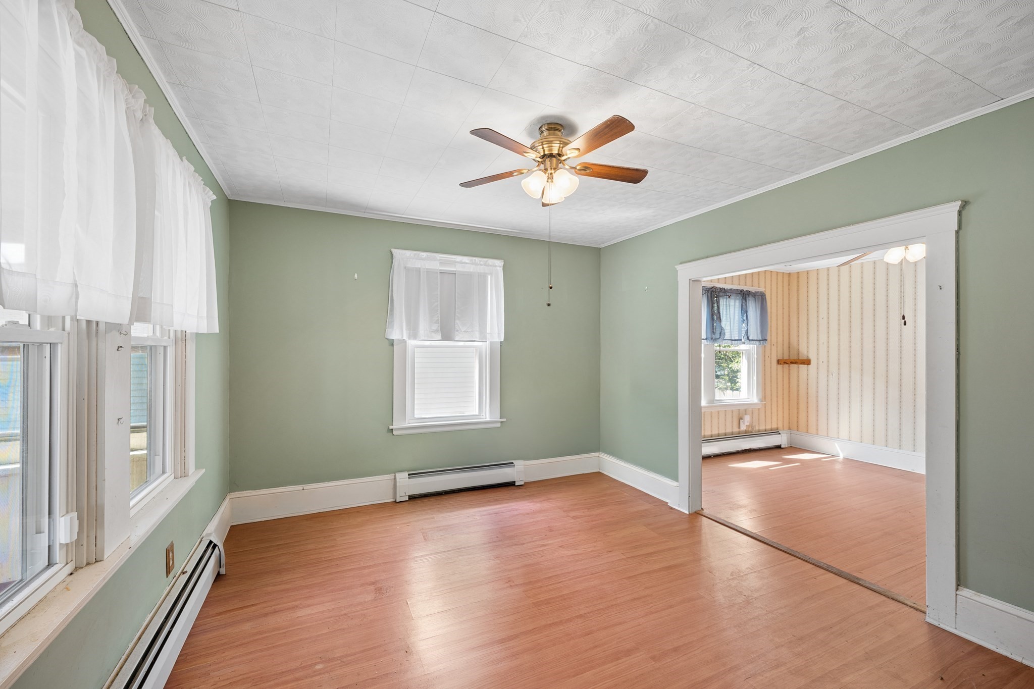 256 Green St Property Photo 6