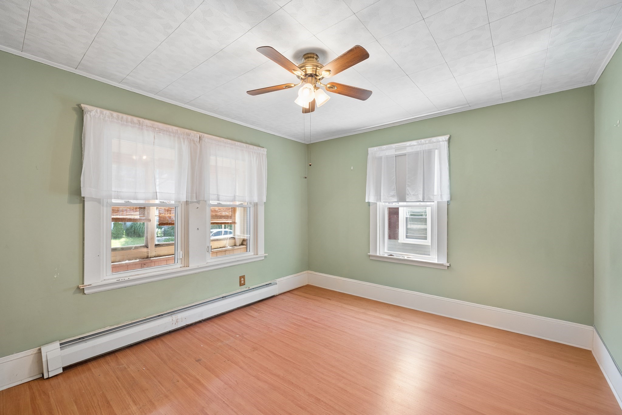 256 Green St Property Photo 7