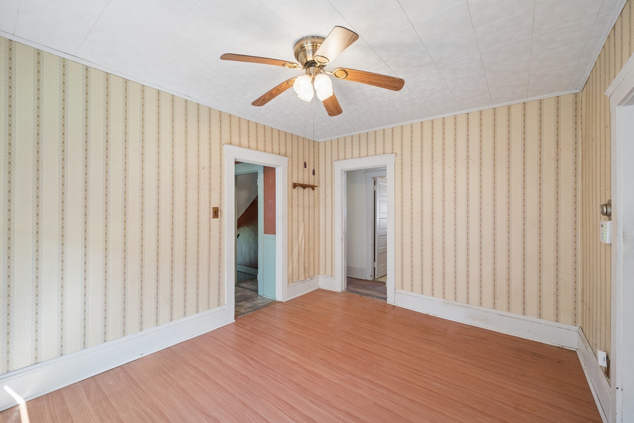 256 Green St Property Photo 9