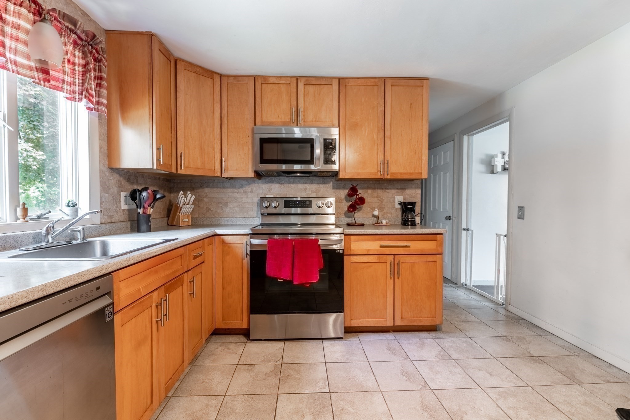 12 Kenway Dr Property Photo 10
