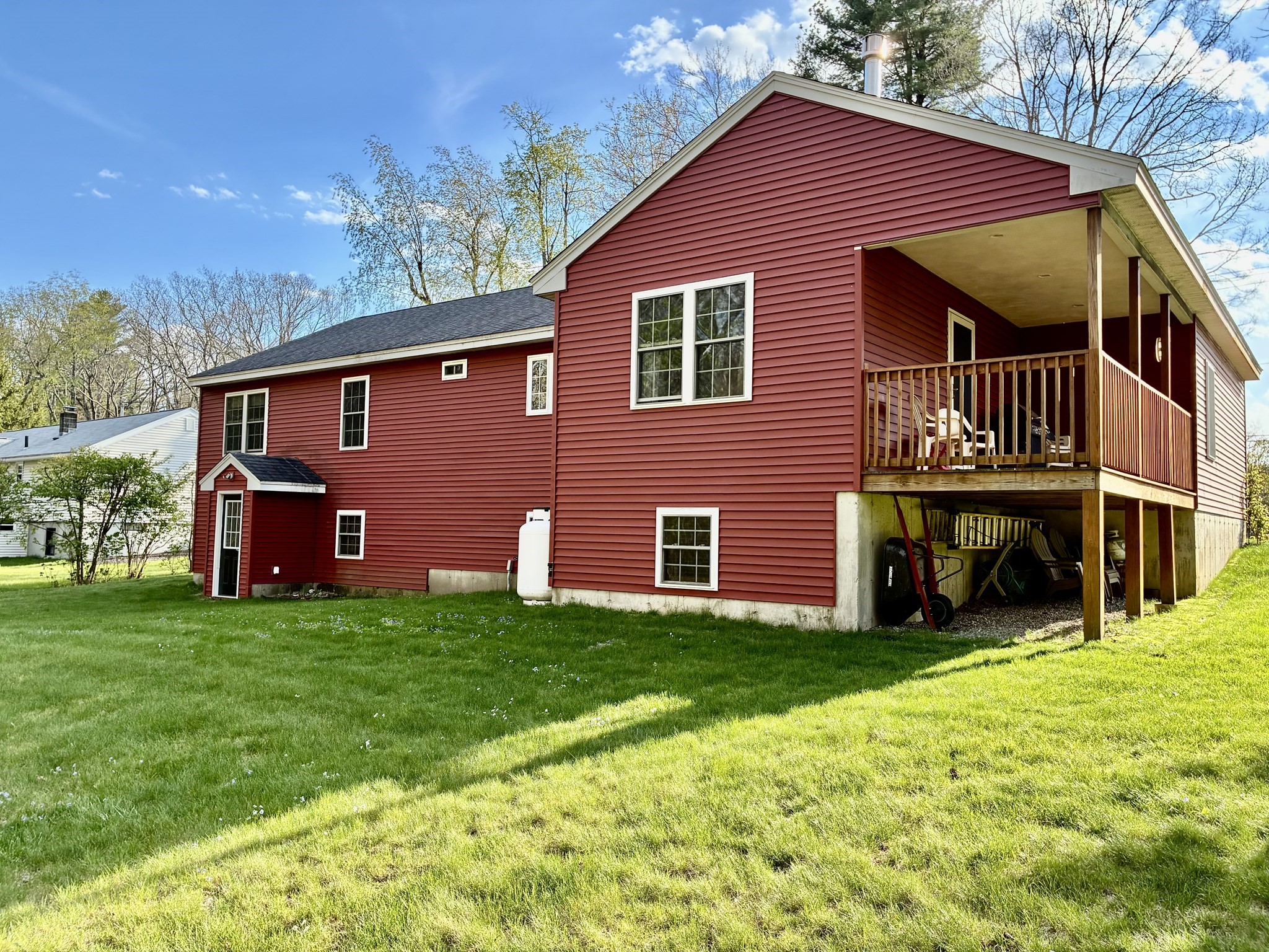 476 Wachusett St Property Photo 3