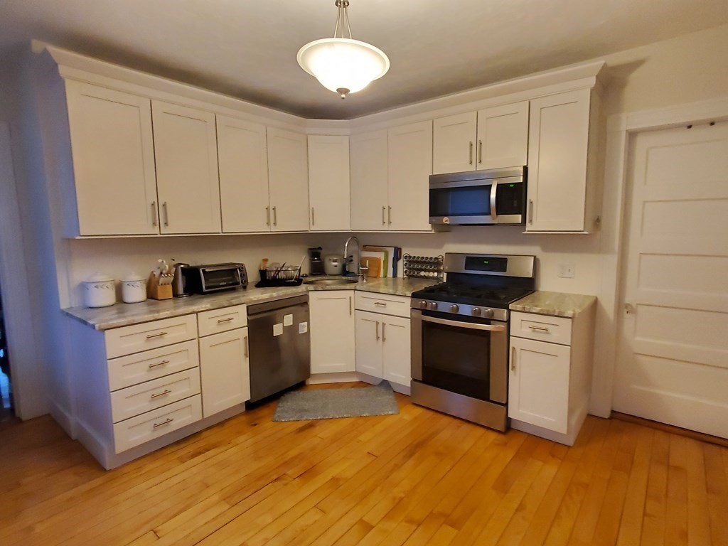 55 Rich St # 55 Property Photo 8