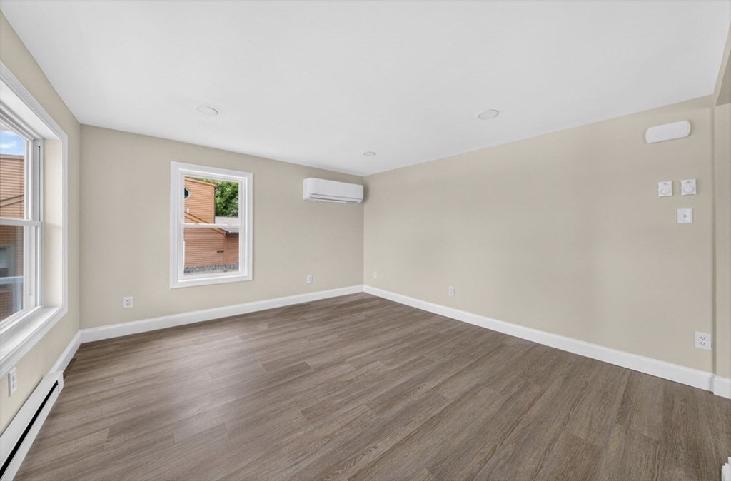 69 Wolcott Ave Property Photo 5