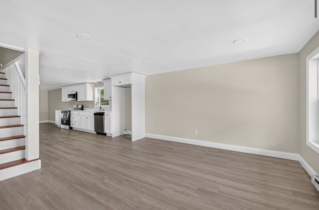 69 Wolcott Ave Property Photo 6