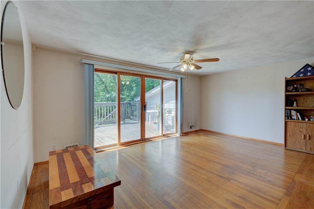 16 Superior St Property Photo 9