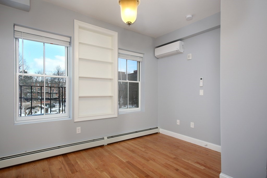 205 W Springfield St # 2 Property Photo 3