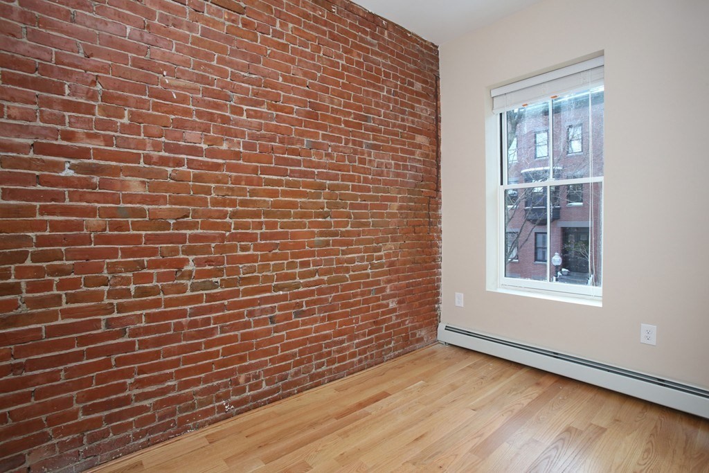 205 W Springfield St # 2 Property Photo 5