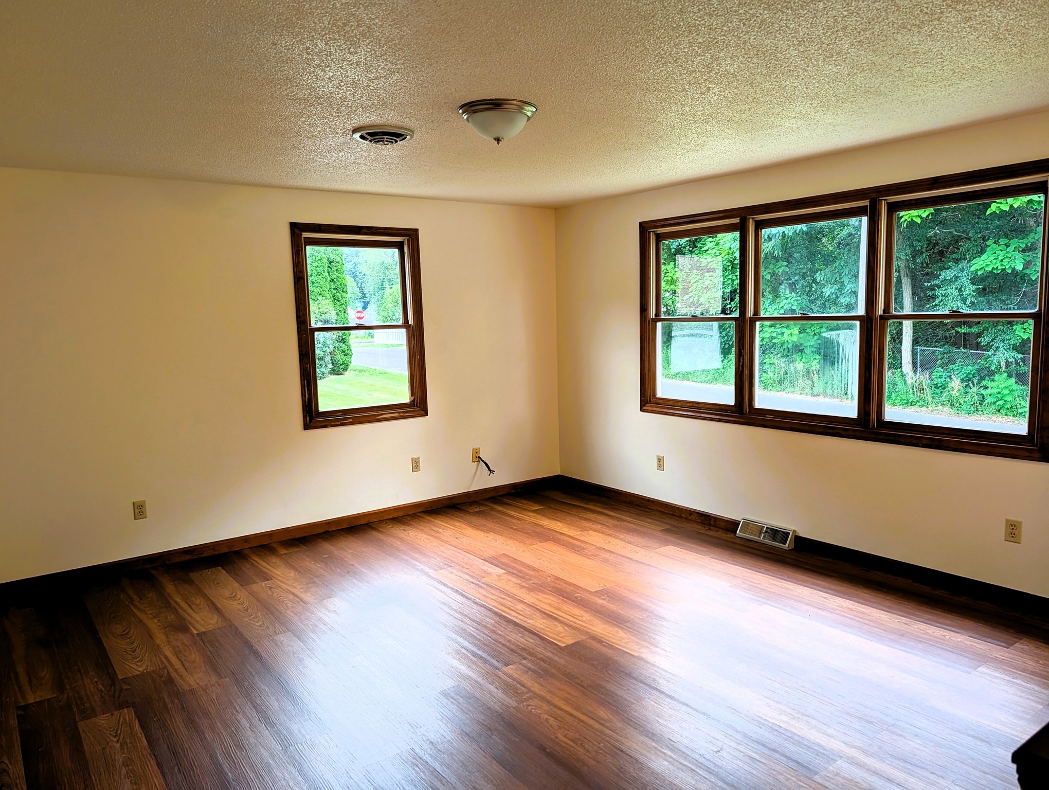 22 Pine Needle Ln Property Photo 3