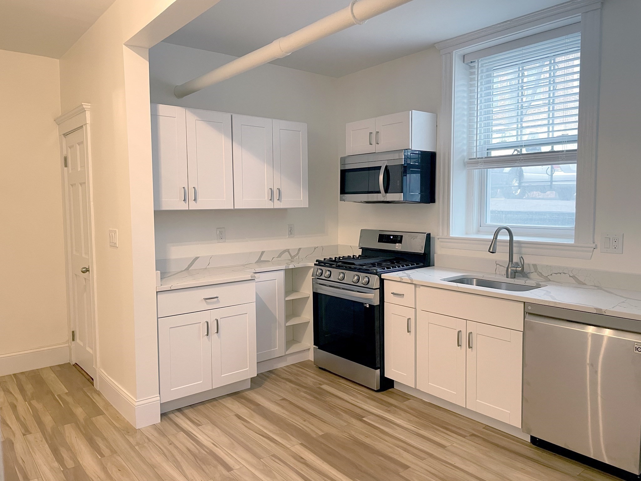 15 Thatcher St # B1 Property Photo 2