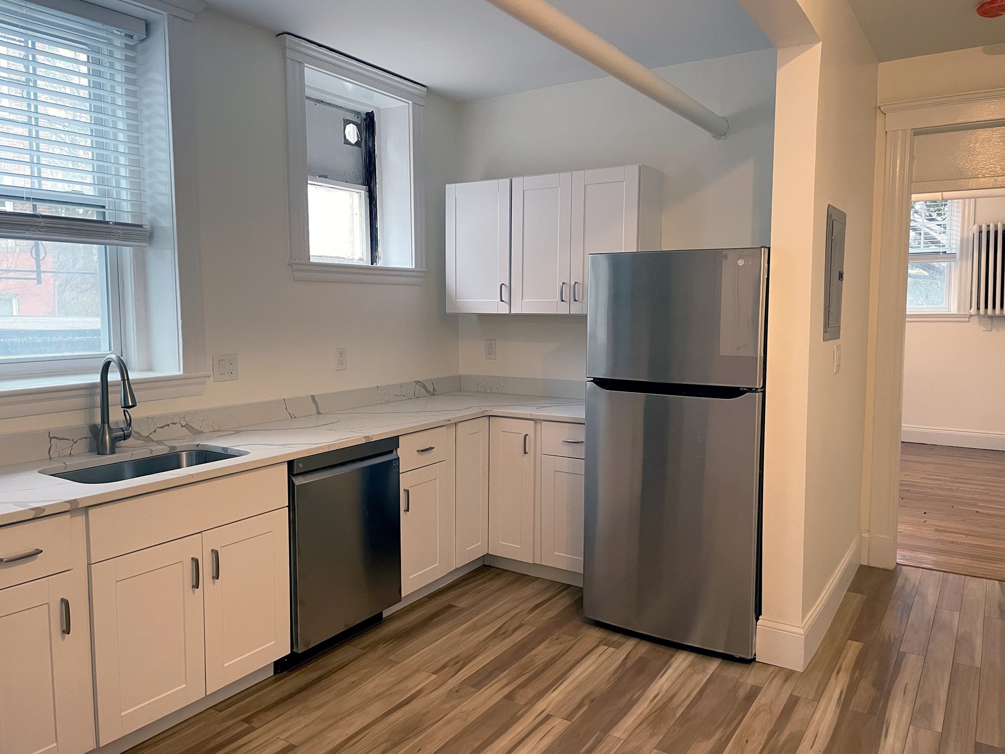 15 Thatcher St # B1 Property Photo 3