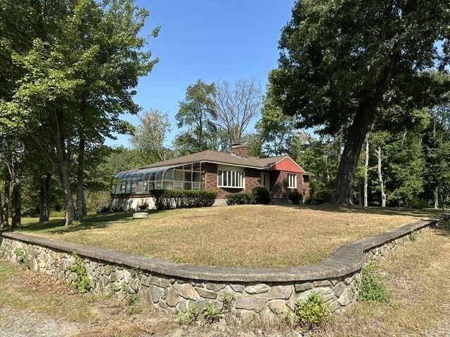 27 Lantern Ln Property Photo 5