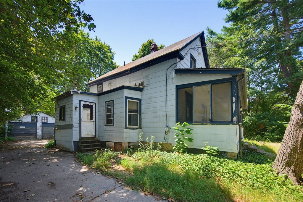 507 Taunton Ave Property Photo 2