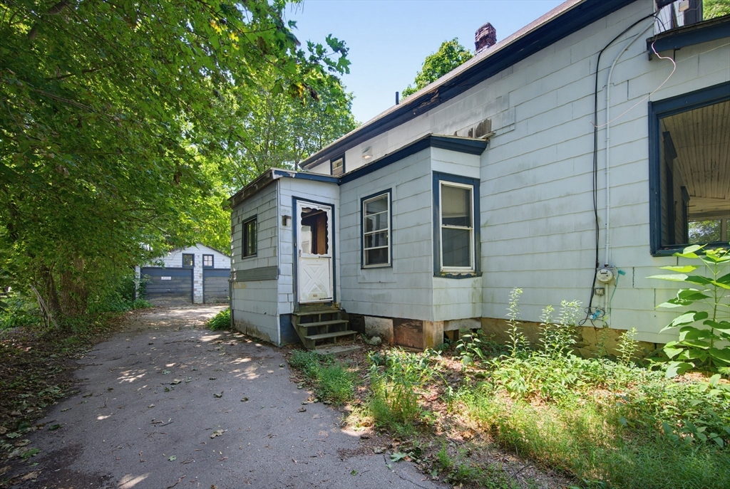 507 Taunton Ave Property Photo 3
