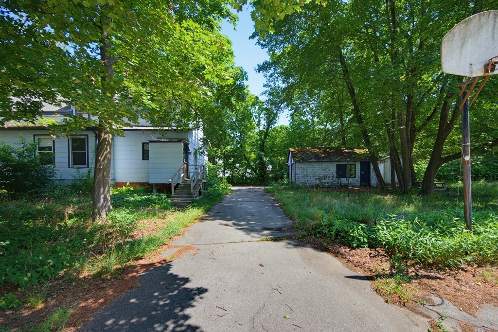 507 Taunton Ave Property Photo 4