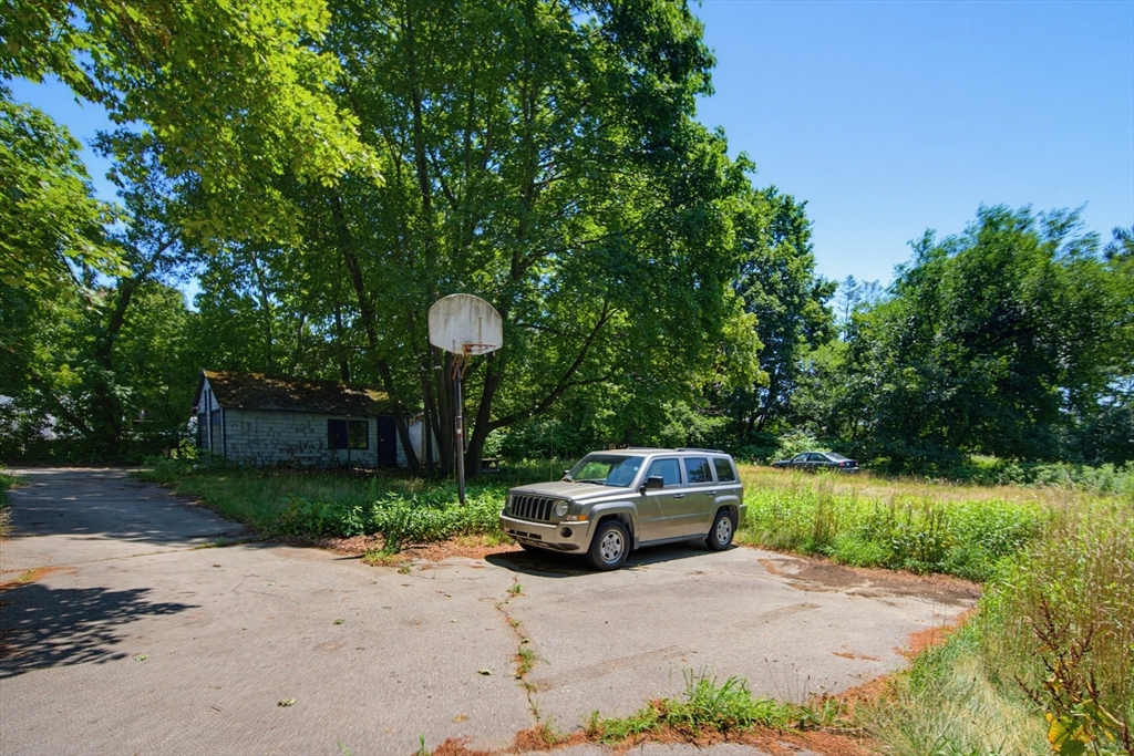 507 Taunton Ave Property Photo 8