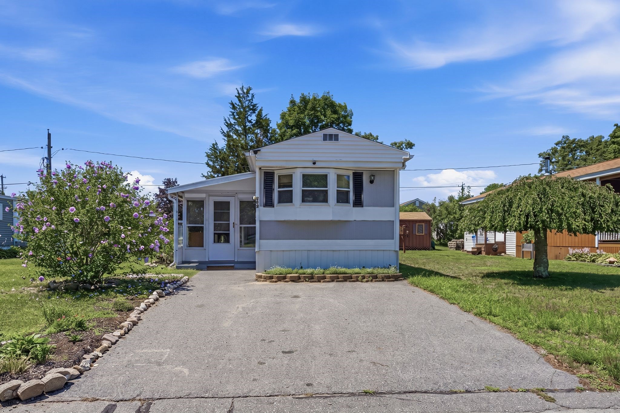 124 Mayflower Avenue Property Photo 1