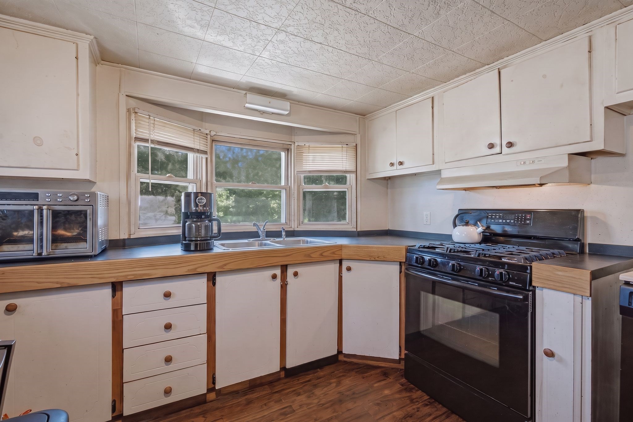 124 Mayflower Avenue Property Photo 2