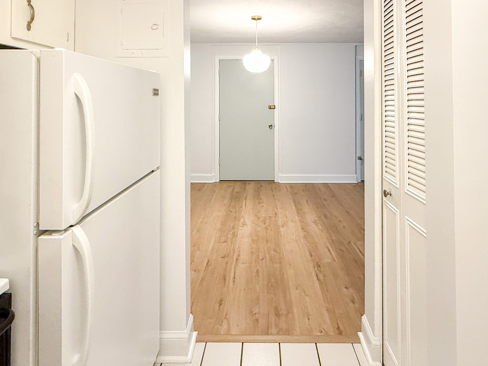 599 Old West Central St # D11 Property Photo 2