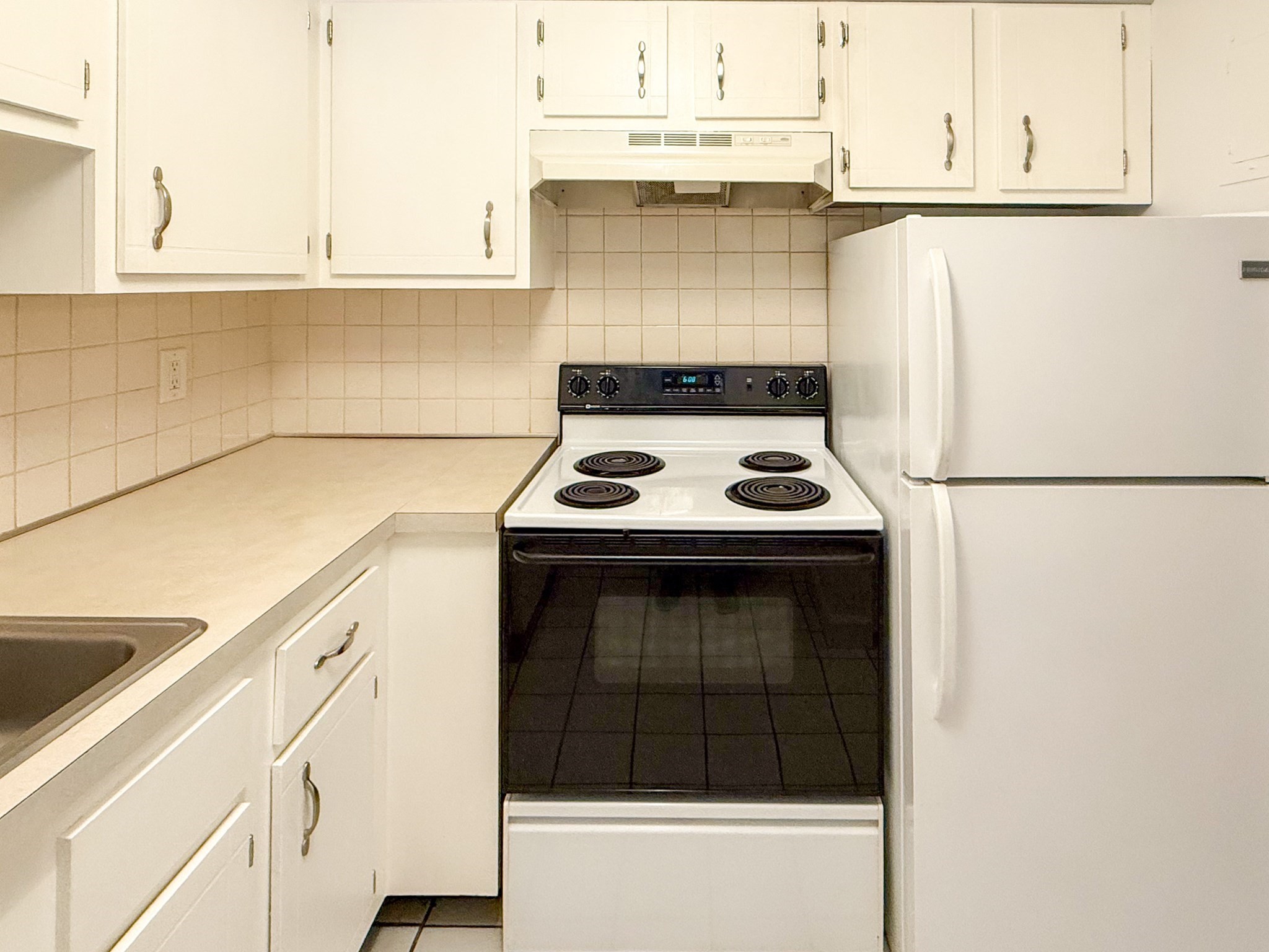 599 Old West Central St # D11 Property Photo 3