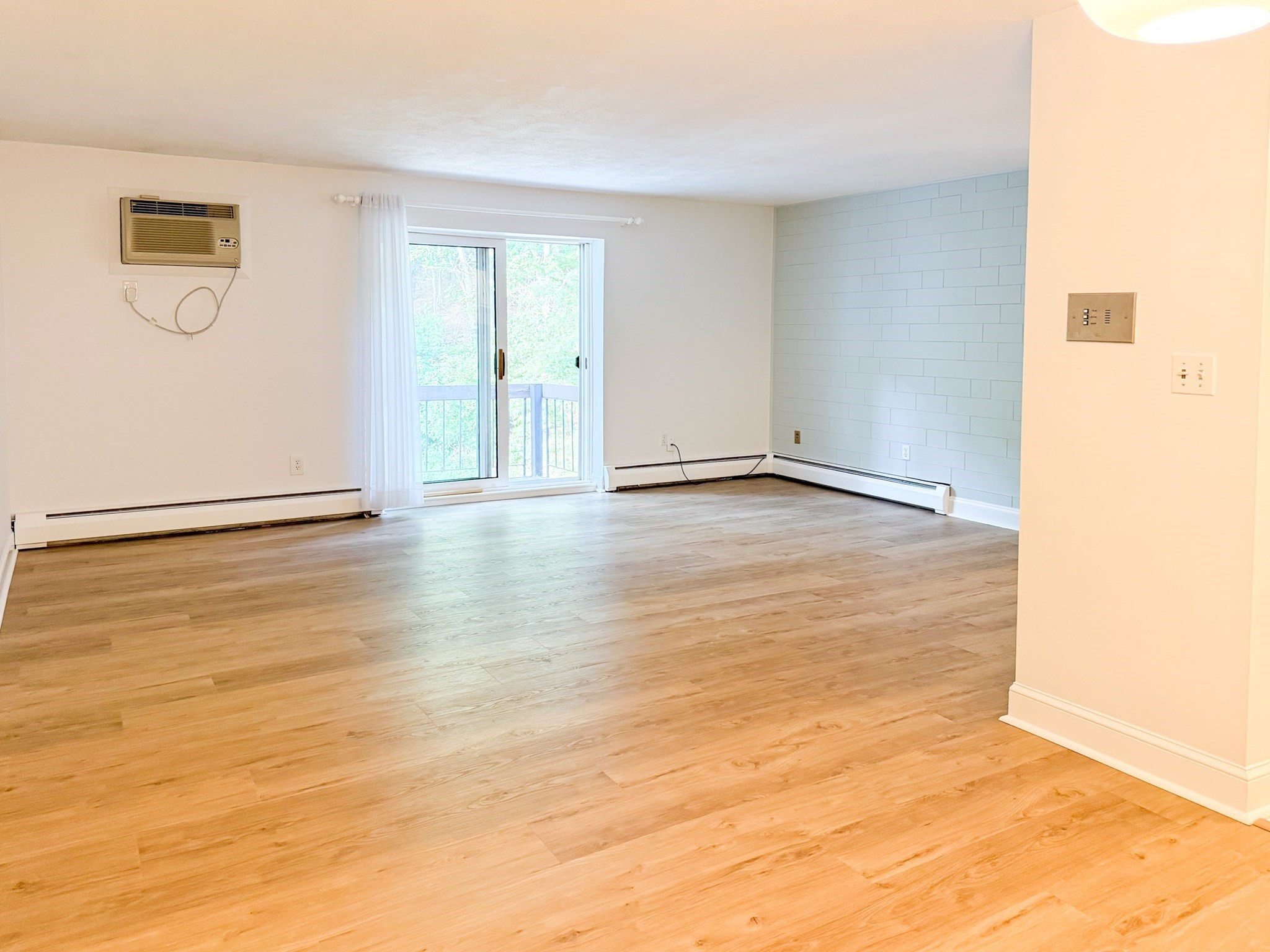 599 Old West Central St # D11 Property Photo 5