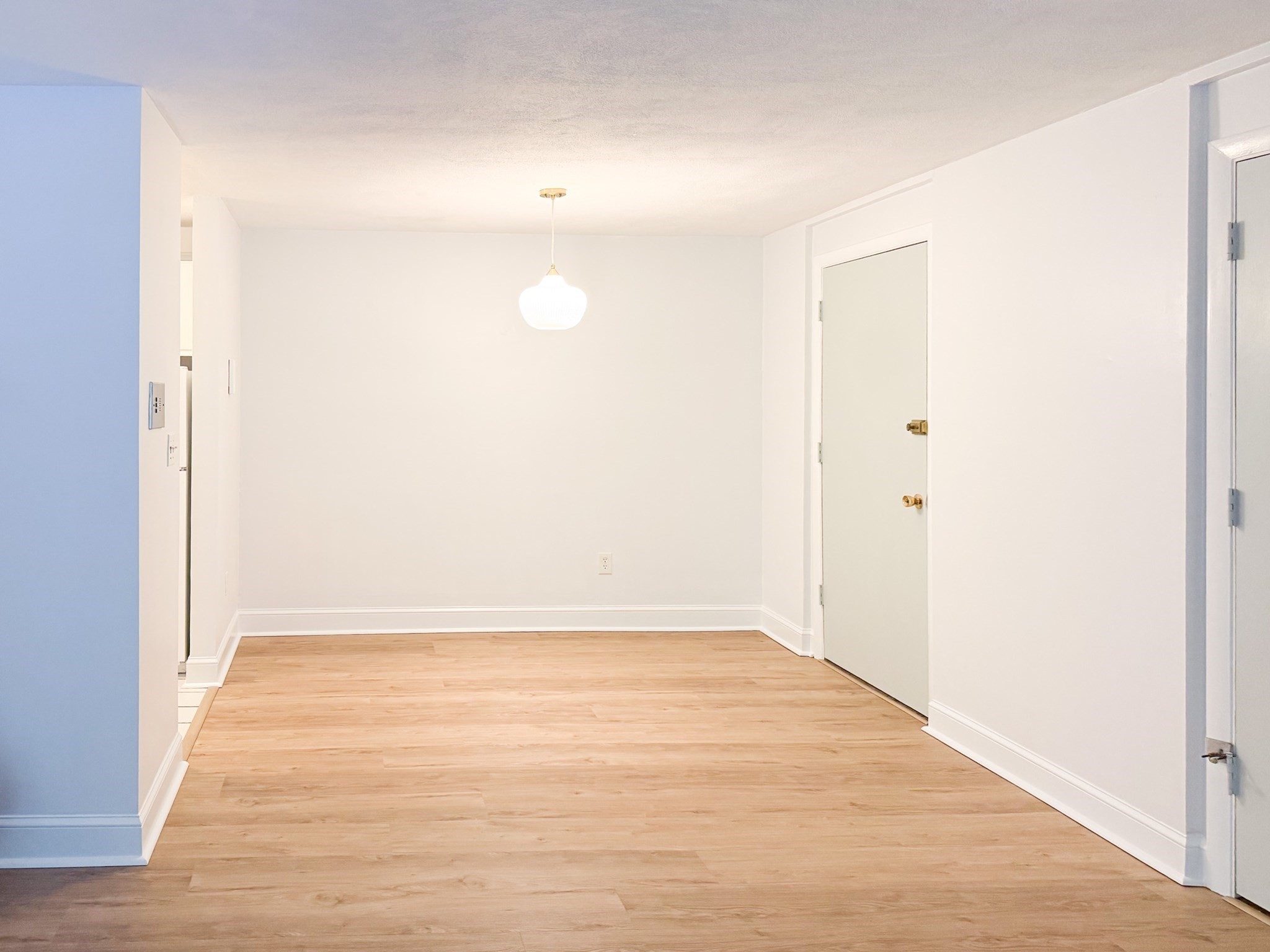 599 Old West Central St # D11 Property Photo 7