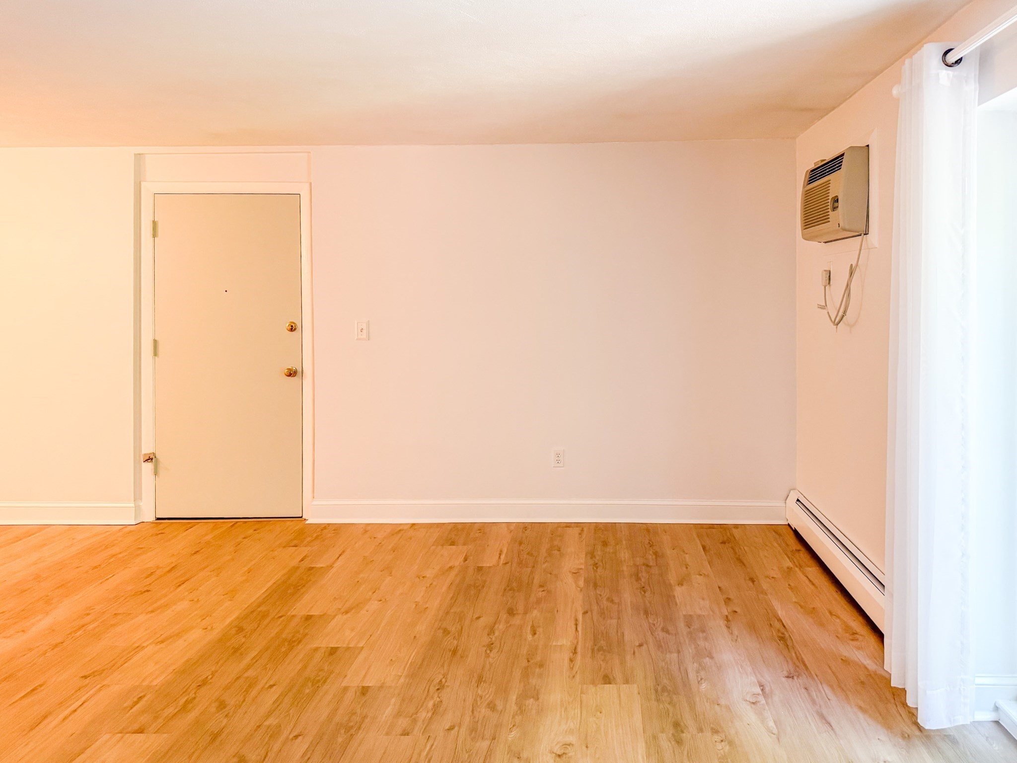 599 Old West Central St # D11 Property Photo 9