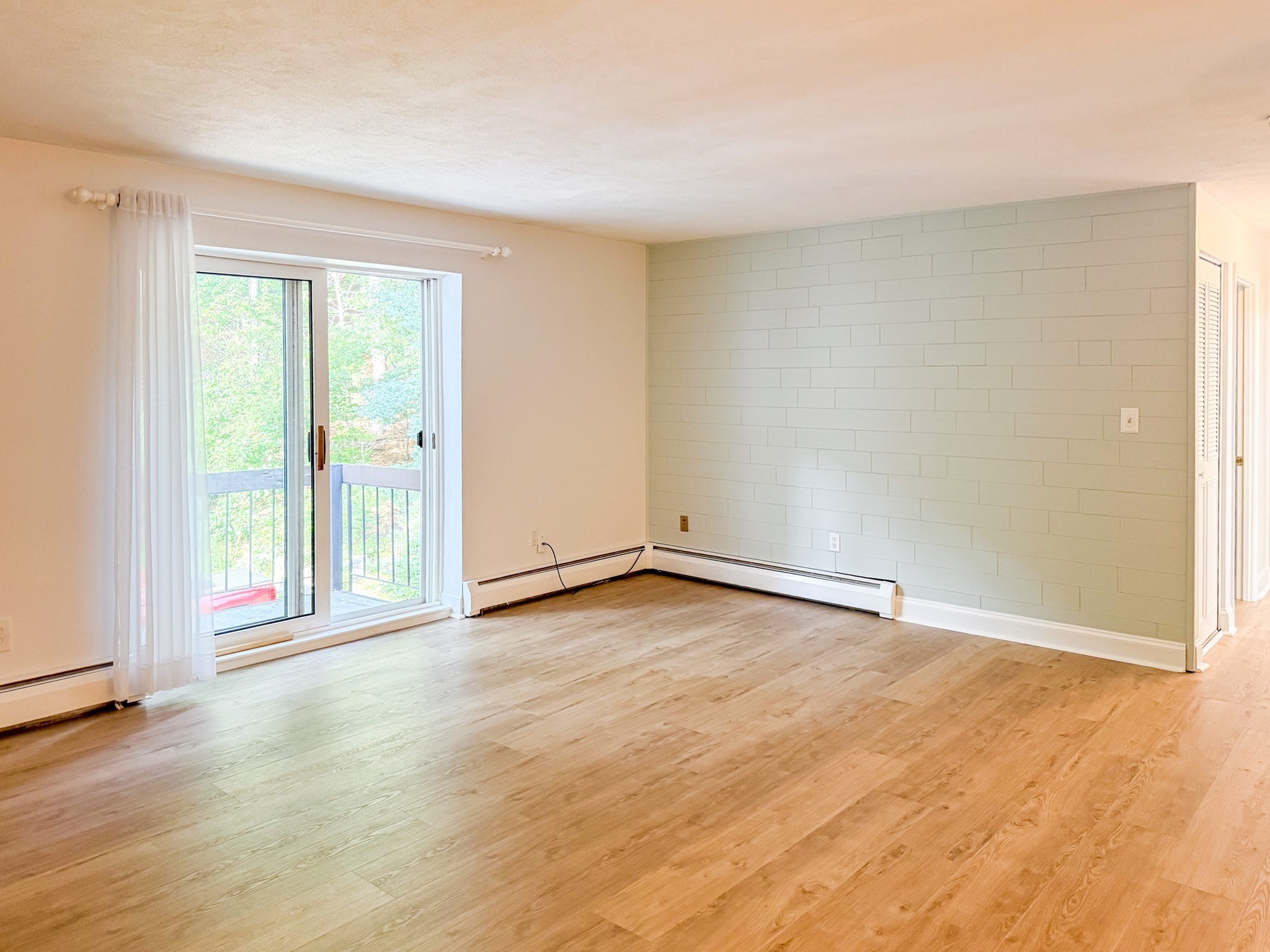 599 Old West Central St # D11 Property Photo 11