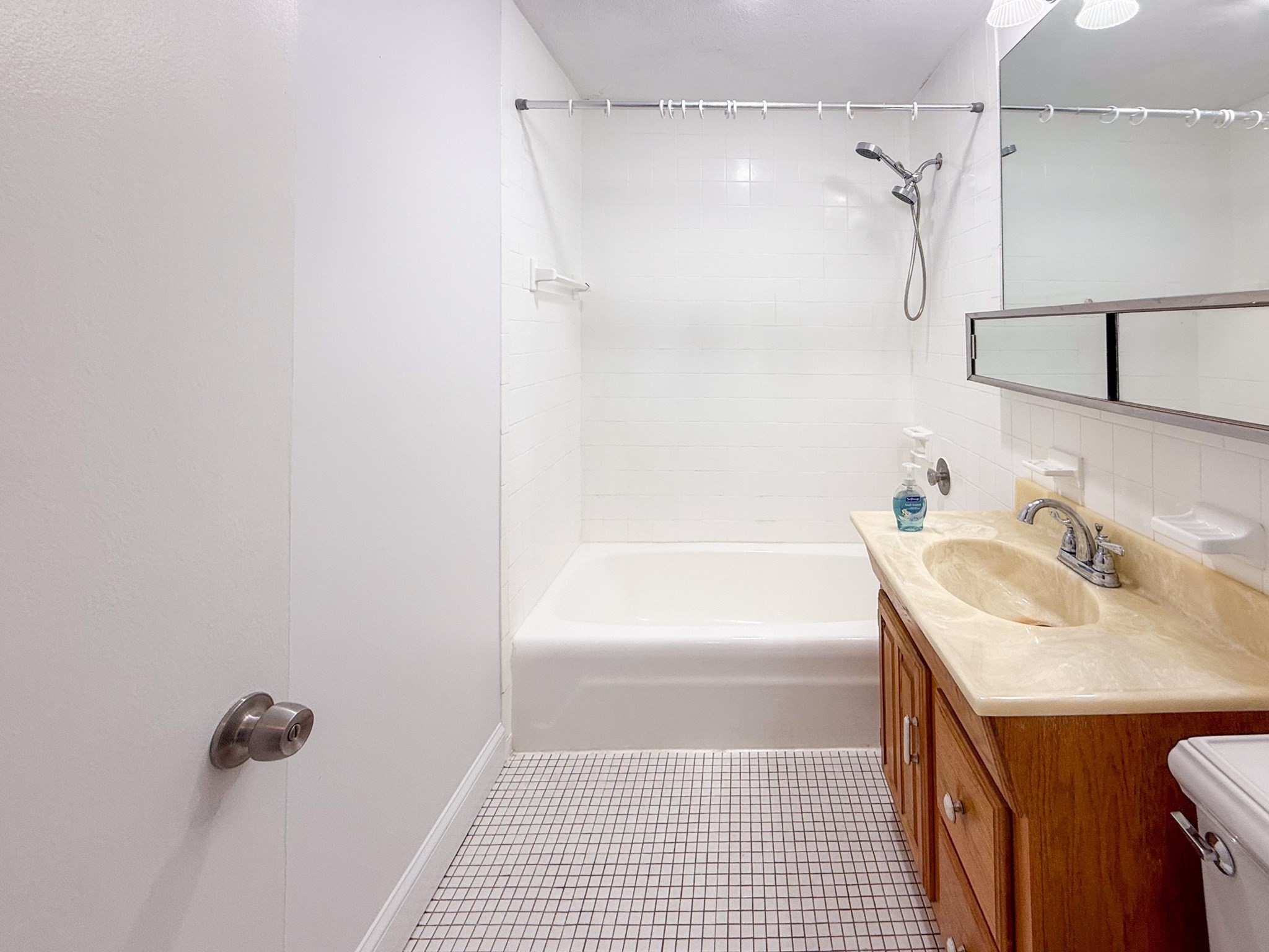 599 Old West Central St # D11 Property Photo 21