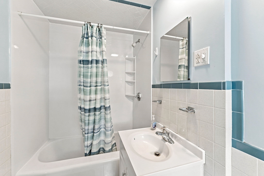 71 School St Property Photo 24