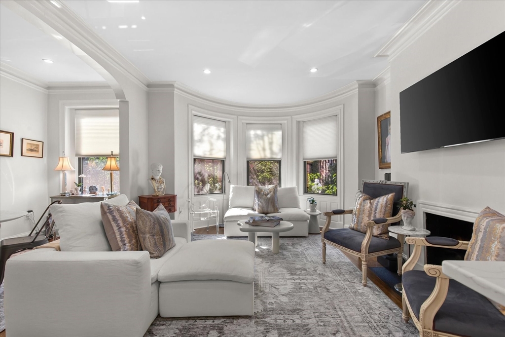 95 Saint Botolph # 2 Property Photo 1