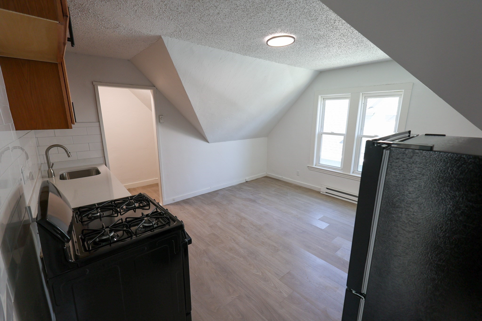 8 Colonial Avenue # 3 Property Photo 2