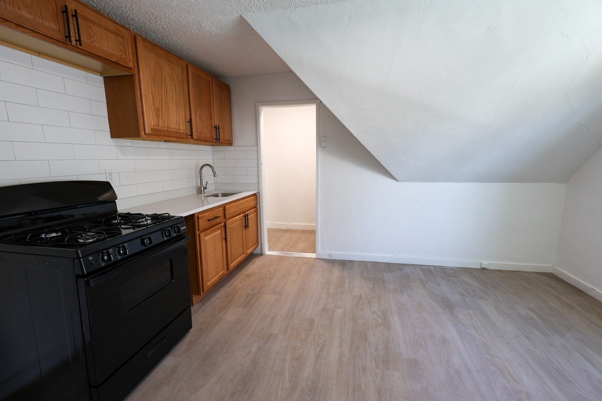 8 Colonial Avenue # 3 Property Photo 3