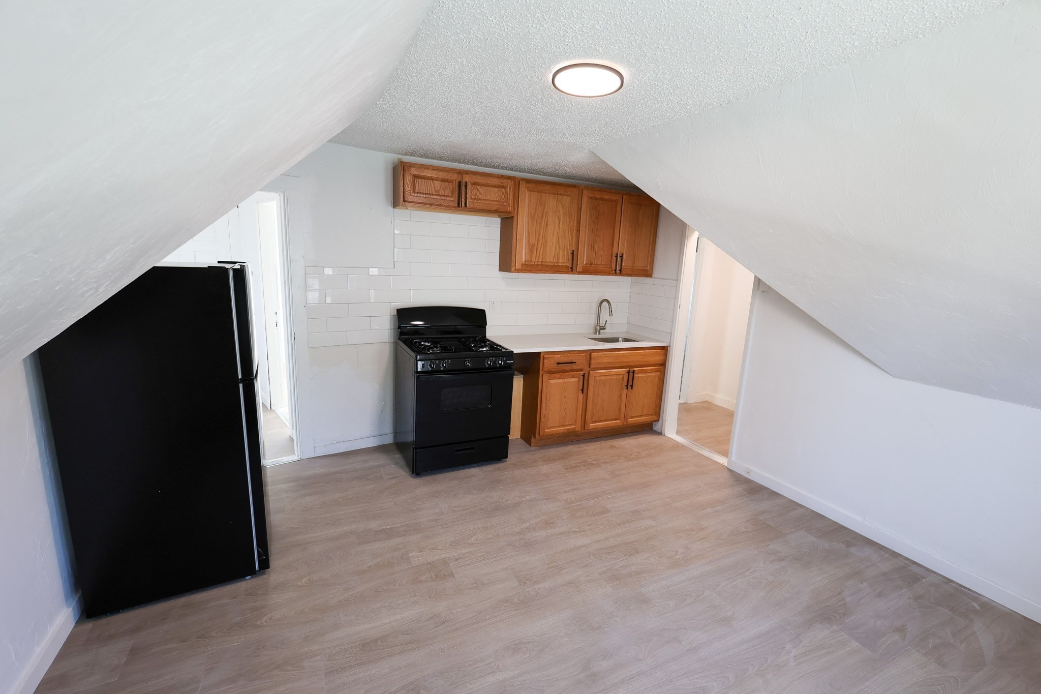 8 Colonial Avenue # 3 Property Photo 4
