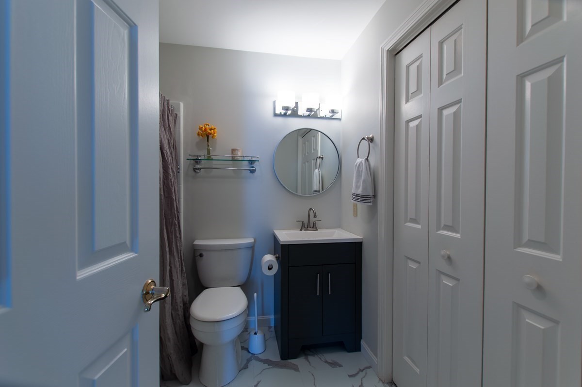 409 Old Country # 409 Property Photo 12