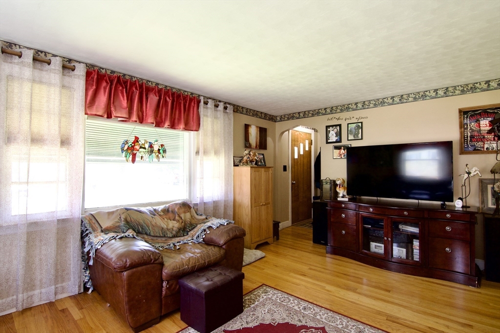 37 Philip St Property Photo 9
