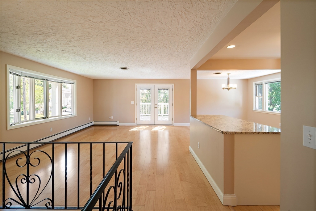 56 Winfield St Property Photo 8