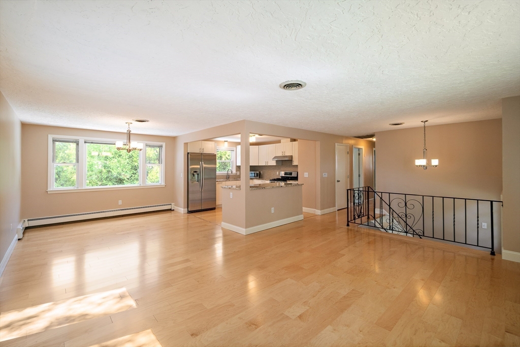 56 Winfield St Property Photo 9