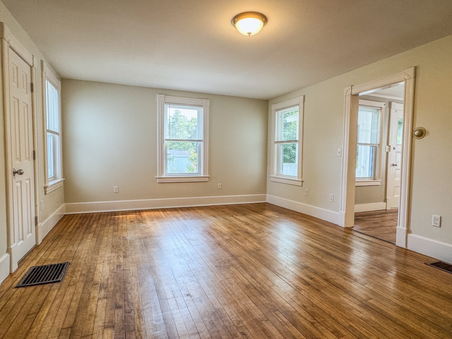 344 Conway Street Property Photo 11