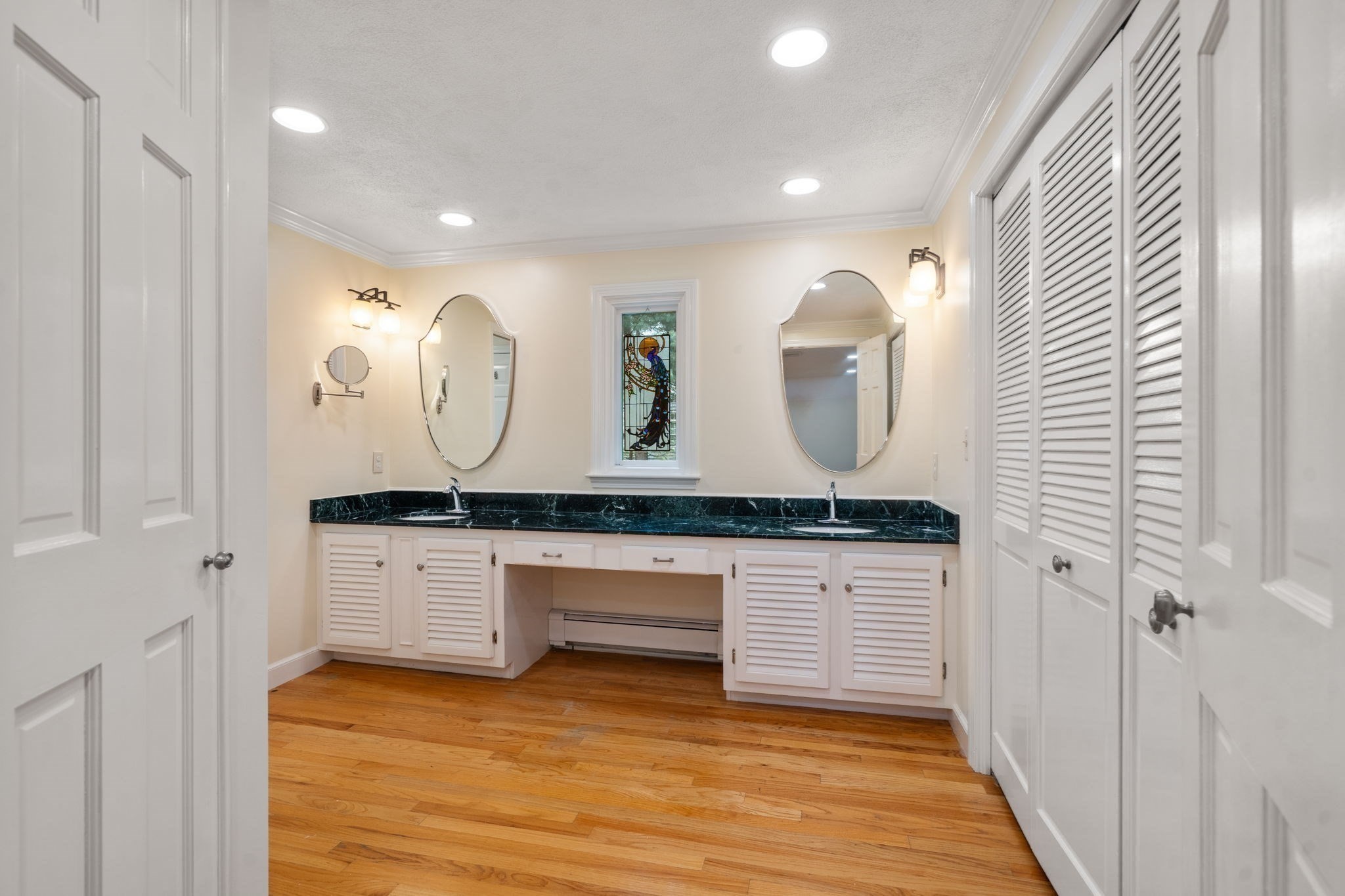 23 Bellevue Property Photo 30