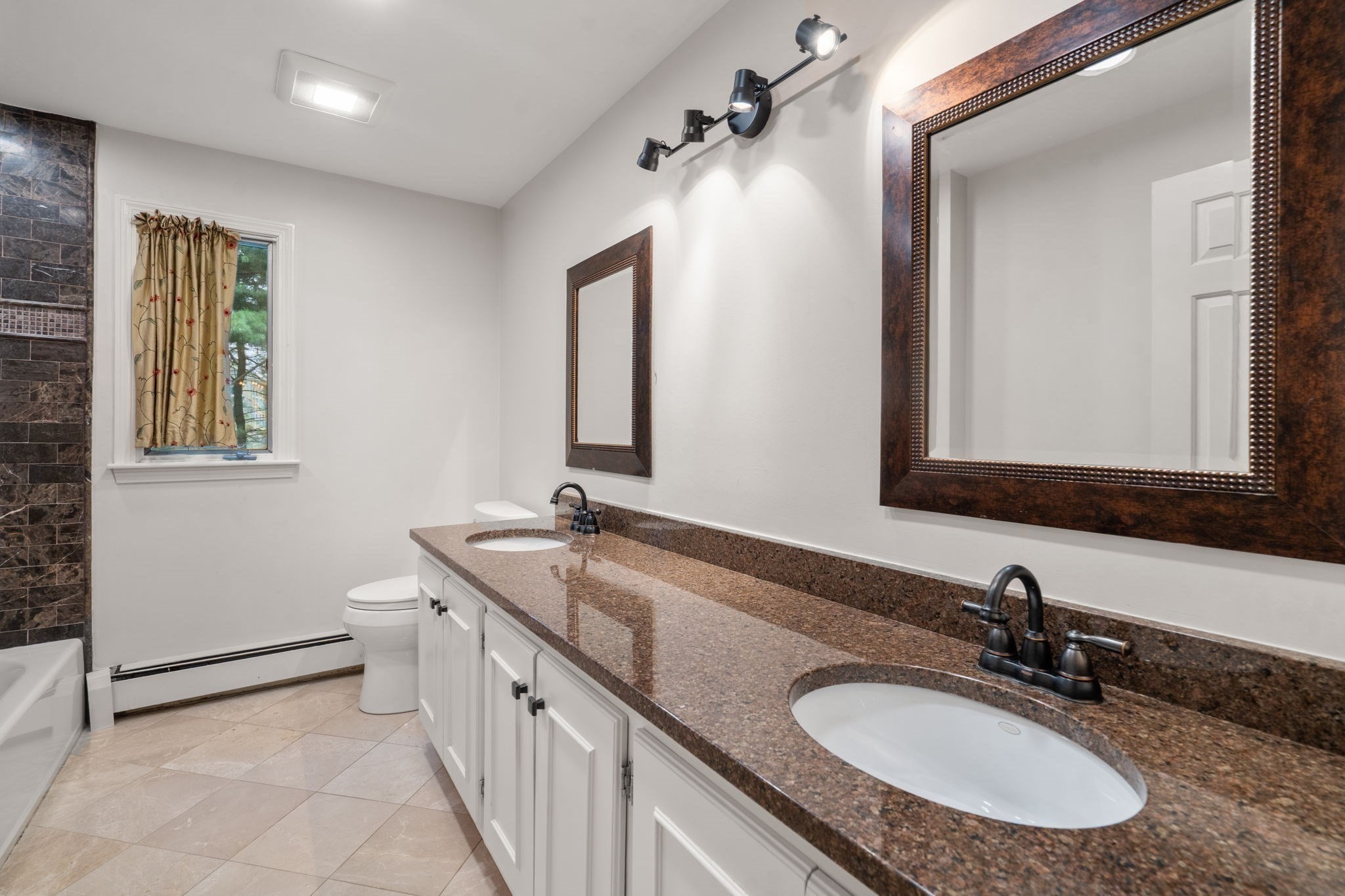 23 Bellevue Property Photo 32