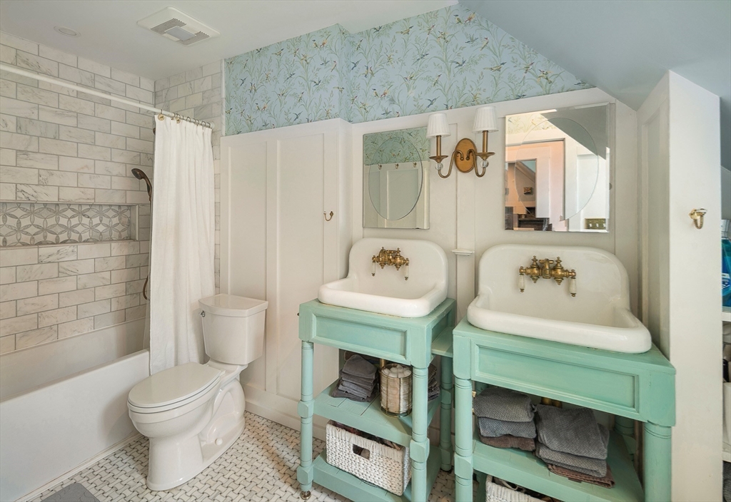 8 Oak Street Property Photo 19